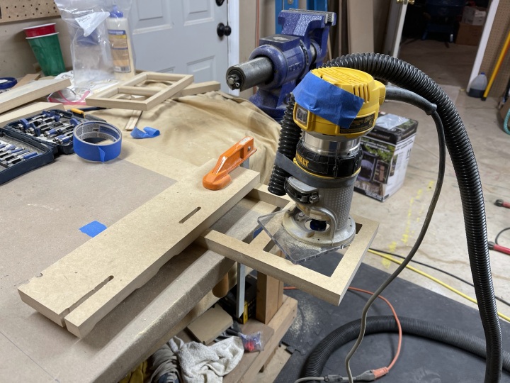 Edge rounds on inside of window bracing